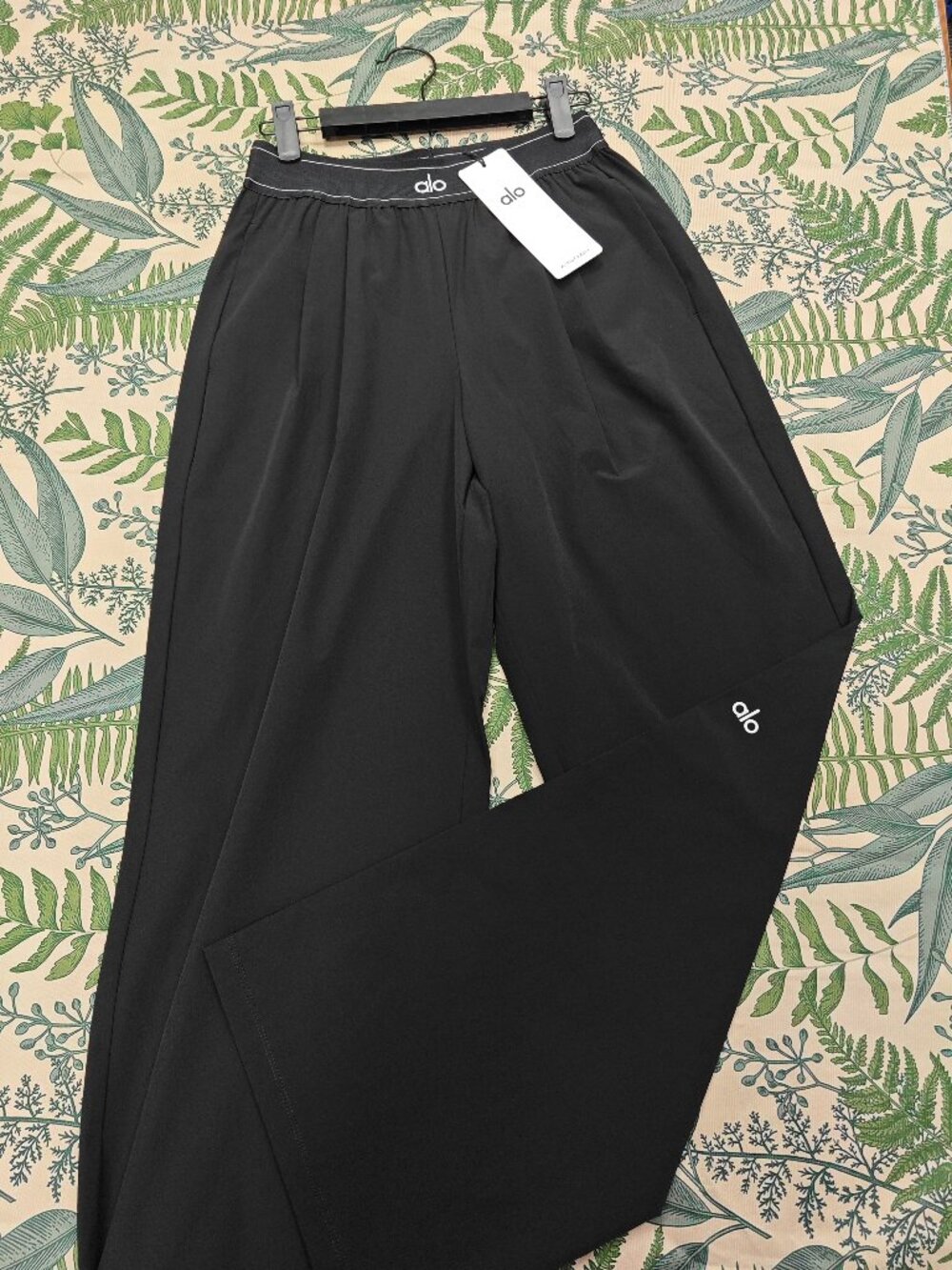 NWT ALO Yoga Wide Leg Pants Black 💕 Everyday Comfor Suit Up Trouser - Picture 2 of 8